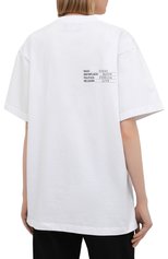 Женская хлопковая футболка VETEMENTS белого цвета, арт. UA52TR120W 1602/W | Фото 4 (Рукава: Короткие; Принт: С принтом; Длина (для топов): Удлин�енные; Материал внешний: Хлопок; Стили: Спорт-шик; Женское Кросс-КТ: Футболка-одежда)