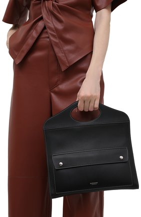 Женская сумка pocket BURBERRY черного цвета, арт. 8041251 | Фото 2 (Ремень/цепочка: На ремешке; Сумки-технические: Сумки через плечо; Материал: Натуральная кожа; Размер: medium)
