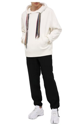 Мужские кроссовки maison margiela x reebok instapump tabi MAISON MARGIELA белого цвета по цене 85200 руб., арт. S57WS0404/P3782 | Фото 2 Мужские кроссовки maison margiela x reebok instapump tabi MAISON MARGIELA белого цвета, арт. S57WS0404/P3782 | Фото 2