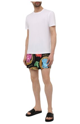 Мужские плавки-шорты VERSACE разноцветного цвета по цене 36200 руб., арт. ABU90003/1F01220 | Фото 2 Мужские плавки-шорты VERSACE разноцветного цвета, арт. ABU90003/1F01220 | Фото 2