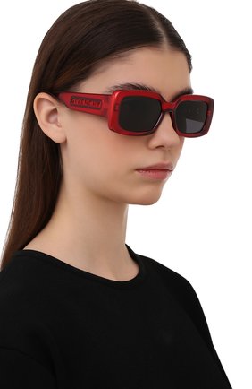 Женские солнцезащитные очки GIVENCHY красного цвета по цене 23700 руб., арт. 7201 C9A | Фото 2 Женские солнцезащитные очки GIVENCHY красного цвета, арт. 7201 C9A | Фото 2