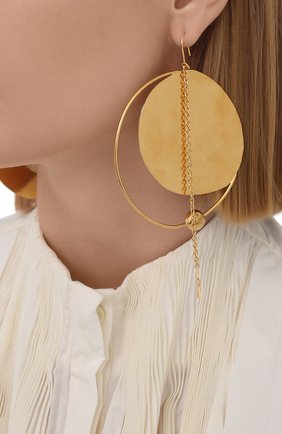 Женские серьги ellipse loewe x paula's ibiza LOEWE золотого цвета по цене 44100 руб., арт. J901239X03 | Фото 2 Женские серьги ellipse loewe x paula's ibiza LOEWE золотого цвета, арт. J901239X03 | Фото 2