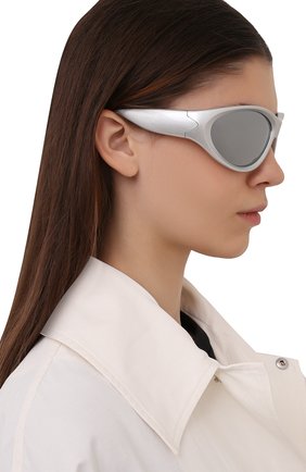 Женские солнцезащитные очки BALENCIAGA серебряного цвета по цене 0 руб., арт. BB0158S 004 | Фото 2 Женские солнцезащитные очки BALENCIAGA серебряного цвета, арт. BB0158S 004 | Фото 2 (Кросс-КТ: С/з-унисекс; Региональные ограничения белый список (Axapta Mercury): RU; Тип очков: С/з; Очки форма: Маска; Оптика Гендер: оптика-унисекс)