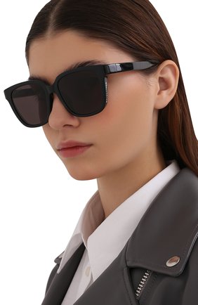 Женские солнцезащитные очки BALENCIAGA черного цвета, арт. BB0152SA 001 | Фото 2 (Тип очков: С/з; Очки форма: Квадратные, Прямоугольные; Оптика Гендер: оптика-женское)