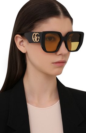 Женские солнцезащитные очки GUCCI черного цвета, арт. GG0956S 004 | Фото 2 (Тип очков: С/з; Оптика Гендер: оптика-женское; Очки форма: Прямоугольные)
