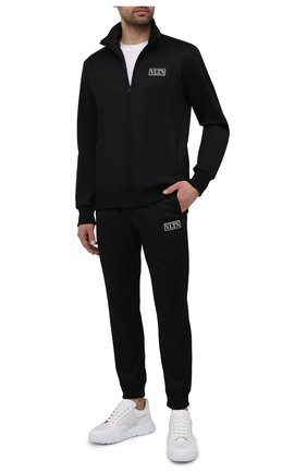 Мужской толстовка VALENTINO черного цвета по цене 84800 руб., арт. WV3MF19Q7ML | Фото 2 Мужской толстовка VALENTINO черного цвета, арт. WV3MF19Q7ML | Фото 2 (Длина (для топов): Стандартные; Мужское Кросс-КТ: Толстовка-одежда; Материал внешний: Хлопок, Синтетический материал; Рукава: Длинные; Стили: Спорт-шик)