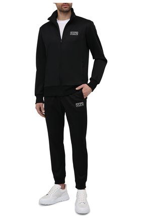 Мужские джоггеры VALENTINO черного цвета по цене 65700 руб., арт. WV3MD03E7ML | Фото 2 Мужские джоггеры VALENTINO черного цвета, арт. WV3MD03E7ML | Фото 2