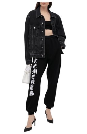 Женские хлопковые джоггеры VETEMENTS черного цвета по цене 73850 руб., арт. UA52PA270B 1601/W | Фото 2 Женские хлопковые джоггеры VETEMENTS черного цвета, арт. UA52PA270B 1601/W | Фото 2