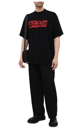 Мужская хлопковая футболка VETEMENTS черного цвета по цене 46650 руб., арт. UA52TR580R 1610/M | Фото 2 Мужская хлопковая футболка VETEMENTS черного цвета, арт. UA52TR580R 1610/M | Фото 2