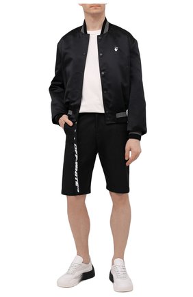 Мужские хлопковые шорты OFF-WHITE черного цвета по цене 48500 руб., арт. 0MCB050S21FAB001 | Фото 2 Мужские хлопковые шорты OFF-WHITE черного цвета, арт. 0MCB050S21FAB001 | Фото 2