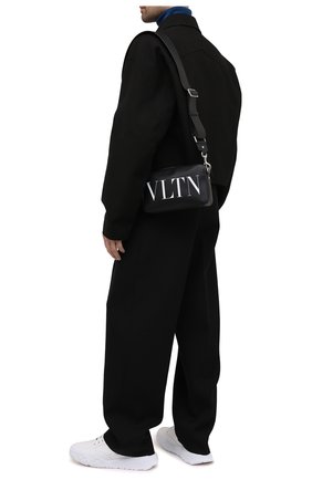 Мужская кожаная сумка VALENTINO черного цвета по цене 69950 руб., арт. WY2B0704/WJW | Фото 2 Мужская кожаная сумка VALENTINO черного цвета, арт. WY2B0704/WJW | Фото 2