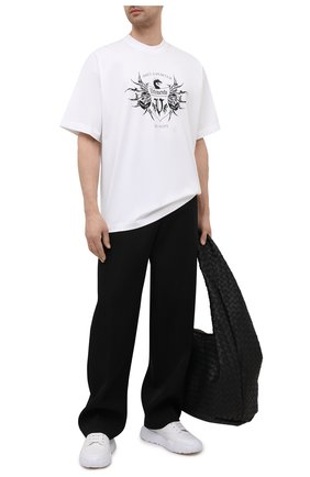 Мужская хлопковая футболка VETEMENTS белого цвета по цене 44050 руб., арт. UA52TR480W 1610/M | Фото 2 Мужская хлопковая футболка VETEMENTS белого цвета, арт. UA52TR480W 1610/M | Фото 2