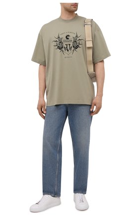 Мужская хлопковая футболка VETEMENTS хаки цвета по цене 44050 руб., арт. UA52TR480G 1610/M | Фото 2 Мужская хлопковая футболка VETEMENTS хаки цвета, арт. UA52TR480G 1610/M | Фото 2