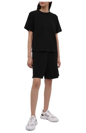 Женские хлопковые шорты HERON PRESTON FOR CALVIN KLEIN черного цвета по цене 11500 руб., арт. K10K108245 | Фото 2 Женские хлопковые шорты HERON PRESTON FOR CALVIN KLEIN черного цвета, арт. K10K108245 | Фото 2