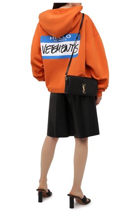 Женский хлопковое худи VETEMENTS оранжевого цвета по цене 72600 руб., арт. UA52TR710X 1601/W | Фото 2 Женский хлопковое худи VETEMENTS оранжевого цвета, арт. UA52TR710X 1601/W | Фото 2