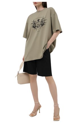 Женская хлопковая футболка VETEMENTS хаки цвета по цене 44050 руб., арт. UA52TR480G 1610/W | Фото 2 Женская хлопковая футболка VETEMENTS хаки цвета, арт. UA52TR480G 1610/W | Фото 2