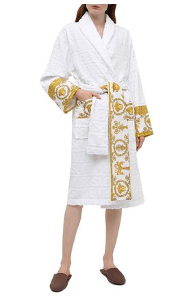 Женский хлопковый халат VERSACE белого цвета по цене 39950 руб., арт. ZACJ00008/ZC0SP052 | Фото 2 Женский хлопковый халат VERSACE белого цвета, арт. ZACJ00008/ZC0SP052 | Фото 2 (Материал внешний: Хлопок; Рукава: Длинные; Длина Ж (юбки, платья, шорты): Миди)