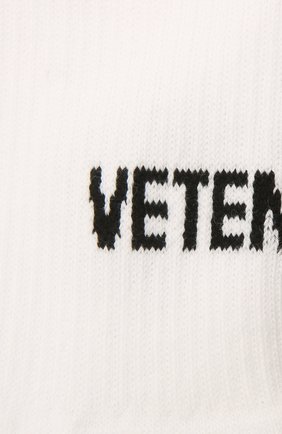 Женские хлопковые носки VETEMENTS белого цвета по цене 8735 руб., арт. UA52S0200W 2906/W | Фото 2 Женские хлопковые носки VETEMENTS белого цвета, арт. UA52S0200W 2906/W | Фото 2
