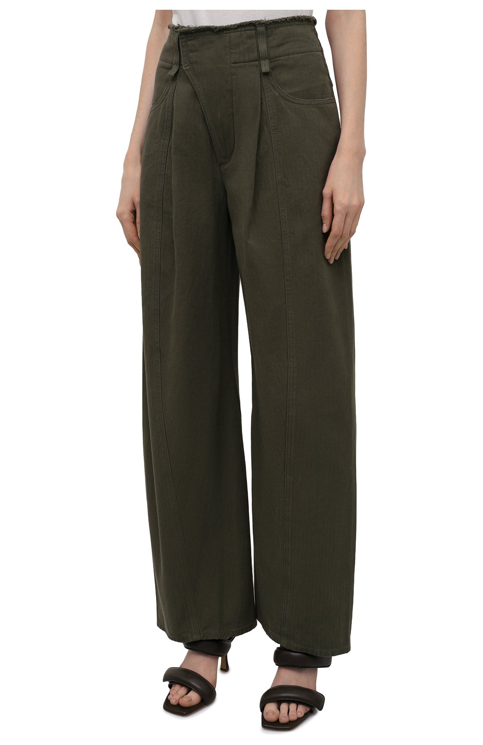 Женские хлопковые брюки CHLOÉ темно-зеленого цвета, арт. CHC21UDP51048 | Фото 3 (Силуэт Ж (брюки и джинсы): Широкие; Длина (брюки, джинсы): Стандартные; Женское Кросс-КТ: Брюки-одежда; Региональные ограничения белый список (Axapta Mercury): RU; Материал внешний: Хлопок; Стили: Кэжуэл)