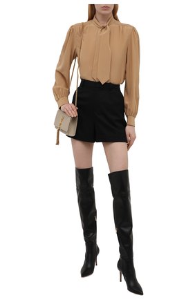Женская шелковая блузка SAINT LAURENT бежевого цвета по цене 94950 руб., арт. 650235/Y100W | Фото 2 Женская шелковая блузка SAINT LAURENT бежевого цвета, арт. 650235/Y100W | Фото 2 (Женское Кросс-КТ: Блуза-одежда; Рукава: Длинные; Стили: Романтичный; Длина (для топов): Стандартные; Материал внешний: Шелк; Принт: Без принта)