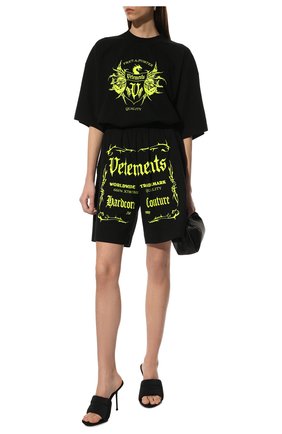 Женская хлопковая футболка VETEMENTS черного цвета по цене 44050 руб., арт. UA52TR480X 1610/W | Фото 2 Женская хлопковая футболка VETEMENTS черного цвета, арт. UA52TR480X 1610/W | Фото 2