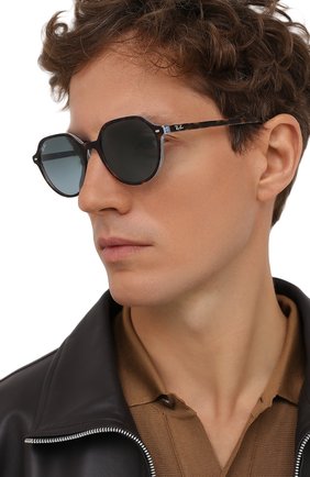 Женские солнцезащитные очки RAY-BAN коричневого цвета по цене 13700 руб., арт. 2195-13163M | Фото 3 Женские солнцезащитные очки RAY-BAN коричневого цвета, арт. 2195-13163M | Фото 3 (Тип очков: С/з; Очки форма: Круглые; Оптика Гендер: оптика-унисекс)