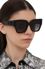 Женские солнцезащитные очки VALENTINO черного цвета, арт. 4082-50018G | Фото 2 (Региональные ограничения белый список (Axapta Mercury): RU; Тип очков: С/з; Оптика Гендер: оптика-женское; Очки форма: Бабочка, Прямоугольные)