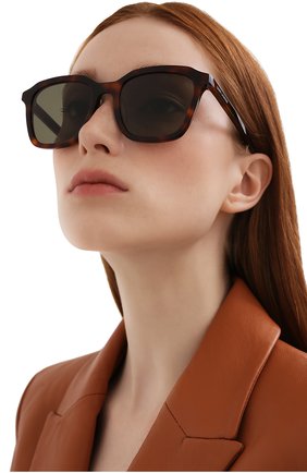 Женские солнцезащитные очки SAINT LAURENT коричневого цвета, арт. SL 457 002 | Фото 2 (Тип очков: С/з; Региональные ограничения белый сп исок (Axapta Mercury): RU; Очки форма: Прямоугольные; Оптика Гендер: оптика-женское)