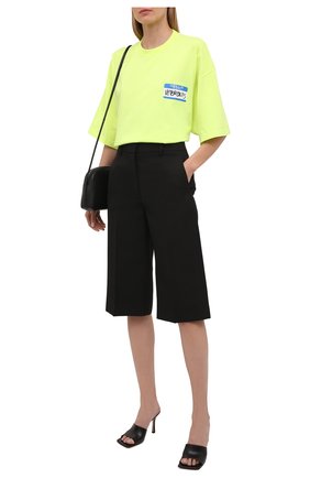 Женская хлопковая футболка VETEMENTS светло-зеленого цвета по цене 36300 руб., арт. UA52TR330Y 1602/W | Фото 2 Женская хлопковая футболка VETEMENTS светло-зеленого цвета, арт. UA52TR330Y 1602/W | Фото 2