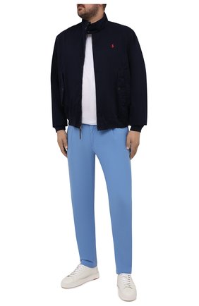 Мужские хлопковые брюки EDUARD DRESSLER голубого цвета, арт. 150138/51W09 | Фото 2 (Силуэт М (брюки): Чиносы; Стили: Кэжуэл; Случай: Повседневный; Материал внешний: Хлопок; Длина (брюки, джинсы): Стандартные; Big sizes: Big Sizes)