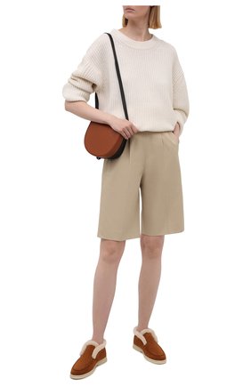 Женские замшевые ботинки LORO PIANA светло-коричневого цвета по цене 161500 руб., арт. FAG3602 | Фото 2 Женские замшевые ботинки LORO PIANA светло-коричневого цвета, арт. FAG3602 | Фото 2 (Женское Кросс-КТ: Зимние ботинки, Дезерты-ботинки; Подошва: Платформа; Каблук высота: Низкий; Материал внешний: Замша, Кожа; Материал утеплителя: Натуральный мех)