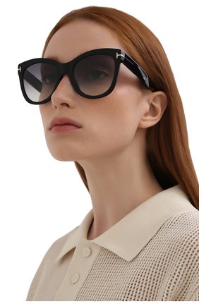 Женские солнцезащитные очки TOM FORD черного цвета, арт. TF870 01B | Фото 2 (Тип очков: С/з; Оптика Гендер: оптика-женское; Очки форма: Бабочка)