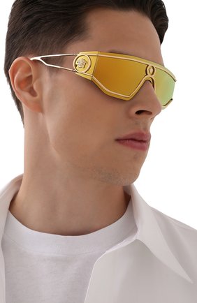 Женские солнцезащитные очки VERSACE золотого цвета по цене 22000 руб., арт. 2226-10027P | Фото 3 Женские солнцезащитные очки VERSACE золотого цвета, арт. 2226-10027P | Фото 3 (Тип очков: С/з; Очки форма: Маска, D-форма; Оптика Гендер: оптика-унисекс)