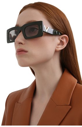 Женские солнцезащитные очки VALENTINO черного цвета, арт. 4094-517687 | Фото 2 (Тип очков: С/з; Региональные ограничения белый список (Axapta Mercury): RU; Оптика Гендер: оптика-женское; Очки форма: Прямоугольные)