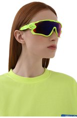Женские солнцезащитные очки OAKLEY светло-зеленого цвета, арт. 9290-929026 | Фото 2 (Кросс-КТ: С/з-унисекс; Региональные ограничения белый список (Axapta Mercury): RU; Тип очков: С/з; Очки форма: Маска; Оптика Гендер: оптика-унисекс)