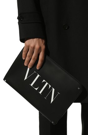 Мужская кожаная папка для документов VALENTINO черного цвета по цене 87350 руб., арт. WY2B0457/WJW | Фото 2 Мужская кожаная папка для документов VALENTINO черного цвета, арт. WY2B0457/WJW | Фото 2 (Размер: medium; Материал: Натуральная кожа)