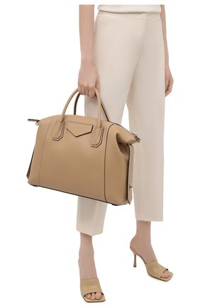 Женская сумка antigona soft medium GIVENCHY бежевого цвета по цене 151500 руб., арт. BB50F2B11E | Фото 2 Женская сумка antigona soft medium GIVENCHY бежевого цвета, арт. BB50F2B11E | Фото 2 (Материал: Натуральная кожа; Сумки-технические: Сумки top-handle, Сумки через плечо; Размер: medium)