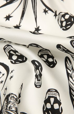 Женский шелковый платок ALEXANDER MCQUEEN черно-белого цвета по цене 18600 руб., арт. 665606/3001Q | Фото 2 Женский шелковый платок ALEXANDER MCQUEEN черно-белого цвета, арт. 665606/3001Q | Фото 2 (Материал: Текстиль, Шелк; Принт: С принтом)