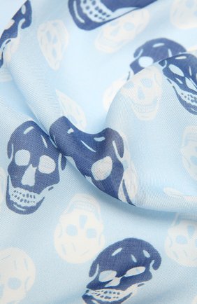 Женский шарф ALEXANDER MCQUEEN голубого цвета, арт. 657181/3418Q | Фото 2 (Материал: Текстиль; Принт: С принтом)