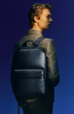 Мужской кожаный рюкзак sprinter LOUIS VUITTON темно-синего цвета по цене 226000 руб., арт. M45728 | Фото 2 Мужской кожаный рюкзак sprinter LOUIS VUITTON темно-синего цвета, арт. M45728 | Фото 2