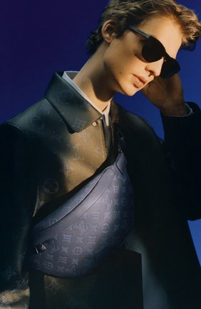 Мужская кожаная поясная сумка discovery pm LOUIS VUITTON темно-синего цвета по цене 159000 руб., арт. M45729 | Фото 2 Мужская кожаная поясная сумка discovery pm LOUIS VUITTON темно-синего цвета, арт. M45729 | Фото 2