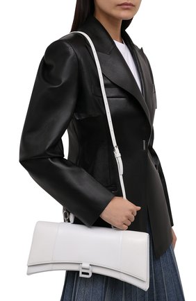 Женская сумка hourglass BALENCIAGA белого цвета по цене 155500 руб., арт. 654946/1QJ4I | Фото 6 Женская сумка hourglass BALENCIAGA белого цвета, арт. 654946/1QJ4I | Фото 6 (Сумки-технические: Сумки через плечо, Сумки top-handle; Размер: medium; Материал: Натуральная кожа; Ремень/цепочка: На ремешке)