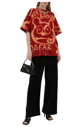Женские хлопковые брюки BALENCIAGA черного цвета по цене 71950 руб., арт. 657840/TKQ12 | Фото 2 Женские хлопковые брюки BALENCIAGA черного цвета, арт. 657840/TKQ12 | Фото 2 (Материал внешний: Хлопок; Длина (брюки, джинсы): Стандартные; Женское Кросс-КТ: Брюки-одежда; Стили: Спорт-шик; Силуэт Ж (брюки и джинсы): Широкие)