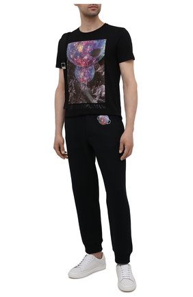 Мужские хлопковые джоггеры EMPORIO ARMANI черного цвета по цене 30900 руб., арт. 6K1P8Q/1JM3Z | Фото 2 Мужские хлопковые джоггеры EMPORIO ARMANI черного цвета, арт. 6K1P8Q/1JM3Z | Фото 2
