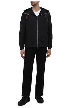 Мужская куртка ALEXANDER MCQUEEN черного цвета, арт. 662324/QRR21 | Фото 2 (Материал внешний: Синтетический материал; Рукава: Длинные; Длина (верхняя одежда): Короткие; Кросс-КТ: Куртка, Ветровка; Стили: Гранж)
