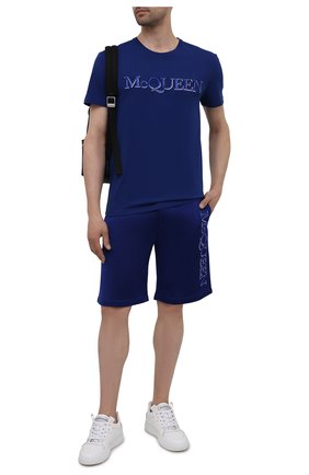 Мужская хлопковая футболка ALEXANDER MCQUEEN синего цвета, арт. 649876/QRZ56 | Фото 2 (Материал внешний: Хлопок; Рукава: Короткие; Стили: Кэжуэл; Длина (для топов): Стандартные; Принт: С принтом)