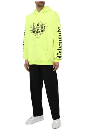 Мужской хлопковое худи VETEMENTS светло-зеленого цвета по цене 84250 руб., арт. UA52TR900Y 1606/M | Фото 2 Мужской хлопковое худи VETEMENTS светло-зеленого цвета, арт. UA52TR900Y 1606/M | Фото 2