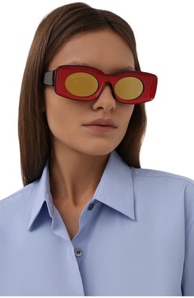 Женские солнцезащитные очки loewe x paula's ibiza LOEWE красного цвета по цене 33200 руб., арт. LW40033I | Фото 2 Женские солнцезащитные очки loewe x paula's ibiza LOEWE красного цвета, арт. LW40033I | Фото 2