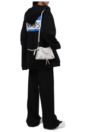 Женский хлопковый кардиган VETEMENTS черного цвета по цене 76450 руб., арт. UA52TR780B 1601/W | Фото 2 Женский хлопковый кардиган VETEMENTS черного цвета, арт. UA52TR780B 1601/W | Фото 2