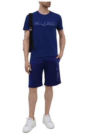 Мужские шорты из вискозы и хлопка ALEXANDER MCQUEEN синего цвета по цене 55500 руб., арт. 662588/QRZ74 | Фото 2 Мужские шорты из вискозы и хлопка ALEXANDER MCQUEEN синего цвета, арт. 662588/QRZ74 | Фото 2 (Материал внешний: Хлопок; Длина Шорты М: До колена; Кросс-КТ: Трикотаж; Стили: Спорт-шик)